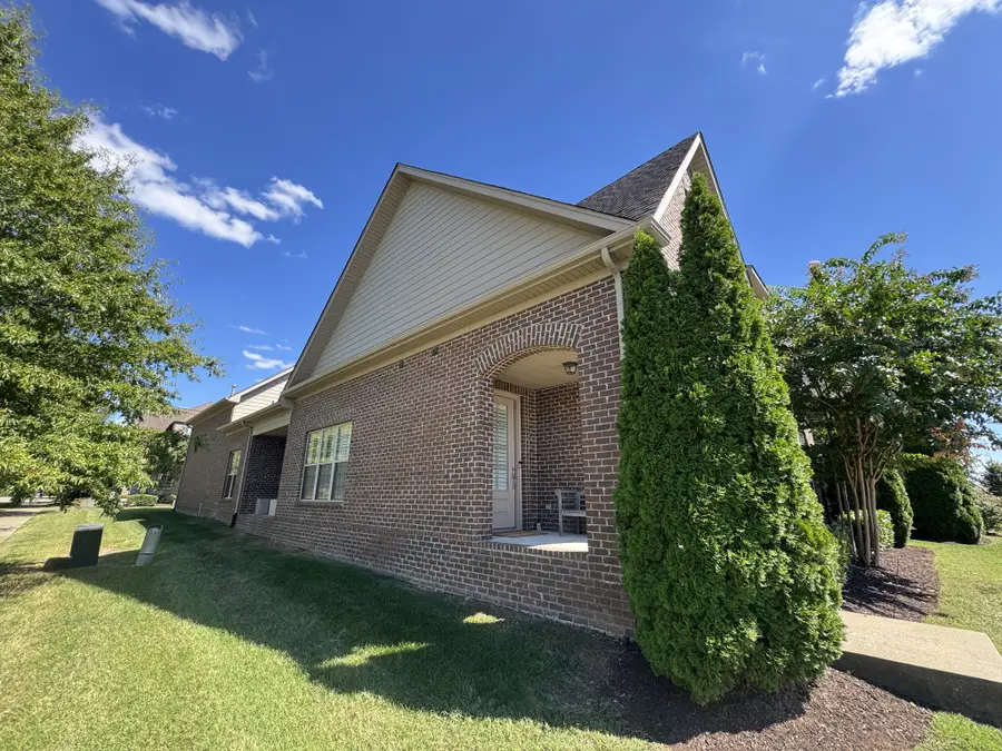 1103 S Mcmahan Dr, Gallatin, TN 37066 - #3