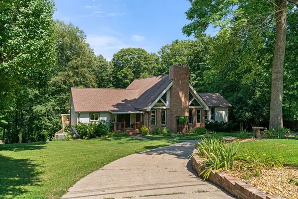 1015 Red Oak Dr, Greenbrier, TN 37073