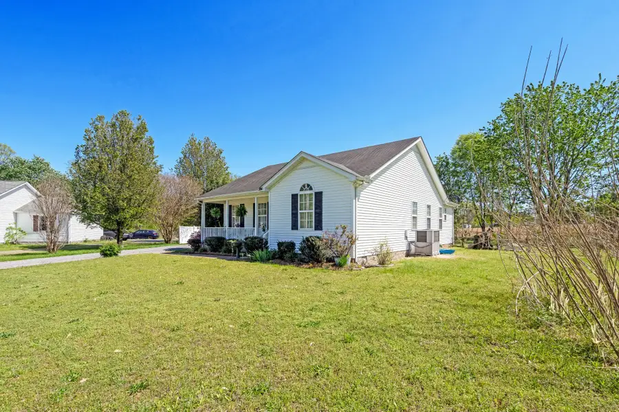 120 E Crawford Ct, Bell Buckle, TN 37020 - Image #2