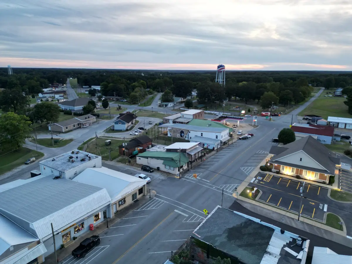 200 E Broadway St, Collinwood, TN 38450 - Image #1