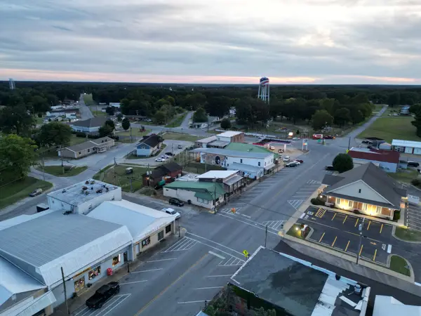 200 E Broadway St, Collinwood, TN 38450