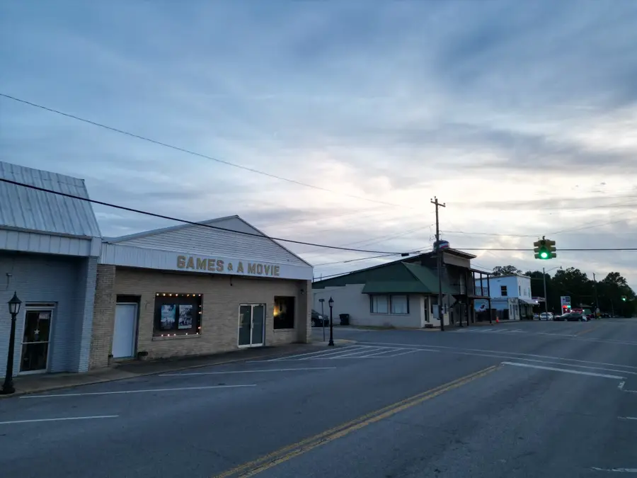 200 E Broadway St, Collinwood, TN 38450 - Image #3