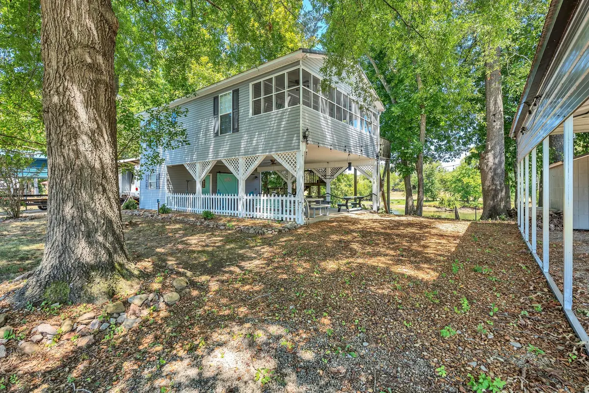 219 Beechview Dr, Clifton, TN 38425 - Image #1