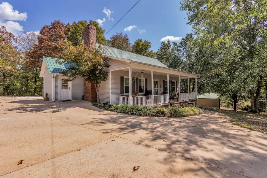 283 Denton Ln, Linden, TN 37096 - Image #2