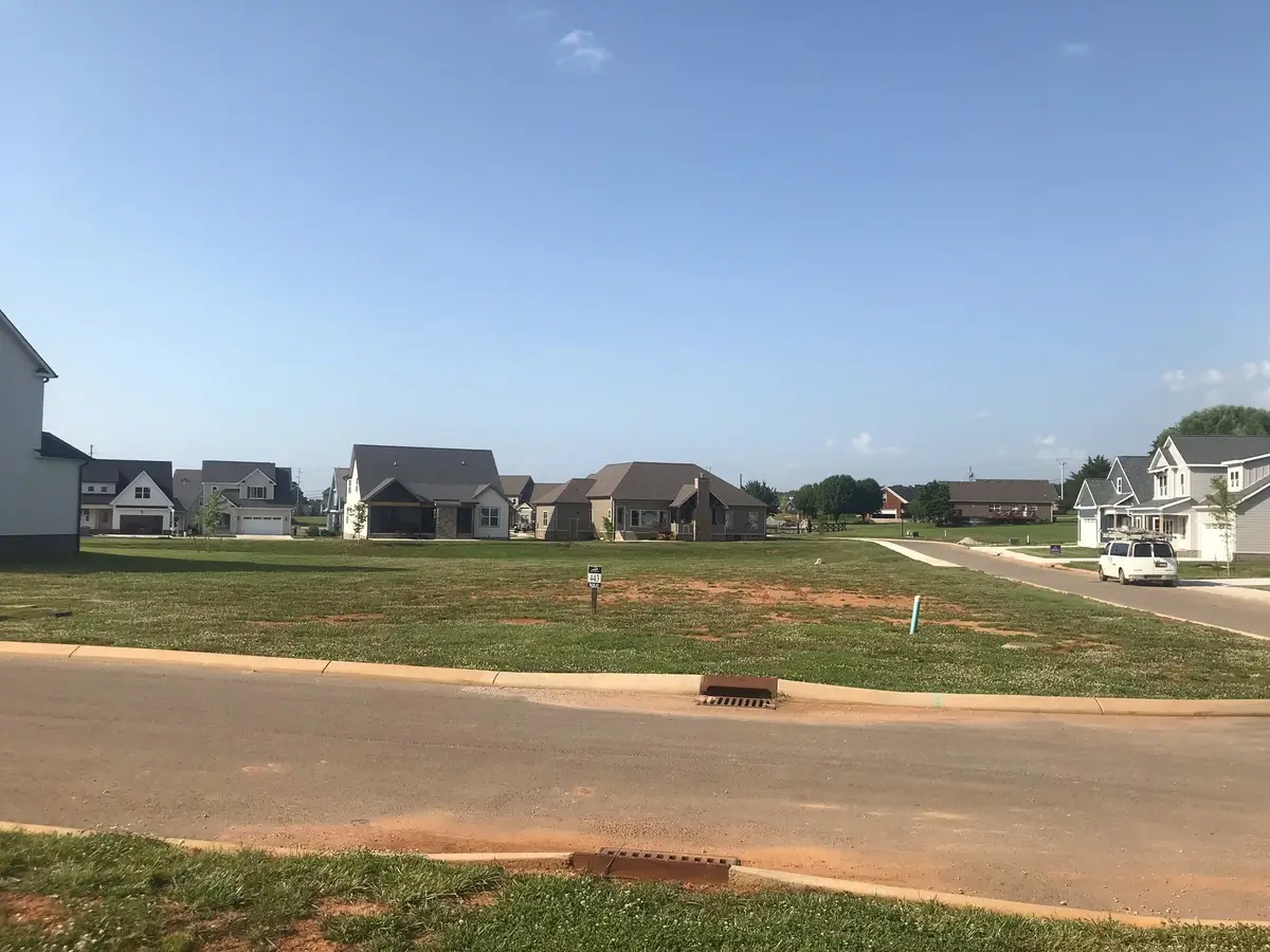 443 Canoe Ct, Winchester, TN 37398 - Image #1