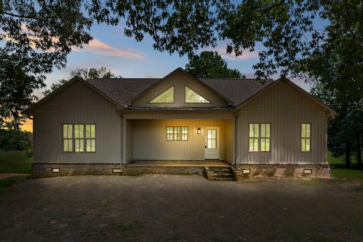 324 Fisherdale Dr, Decaturville, TN 38329 - Image #1