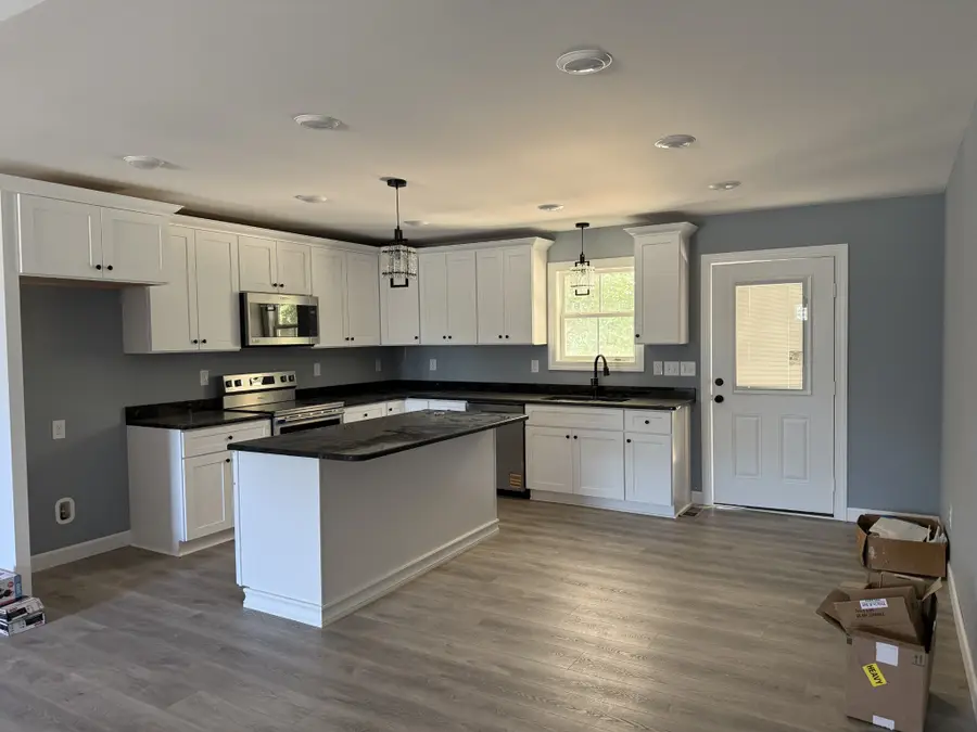 306 Cassie Dr, Lafayette, TN 37083 - Image #2