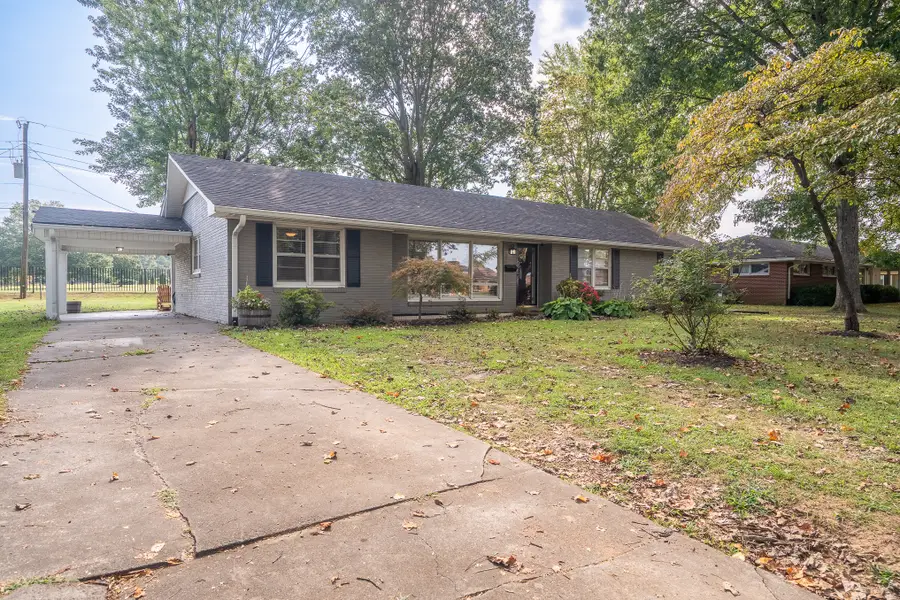 1216 Poplar Dr, Lawrenceburg, TN 38464 - Image #2