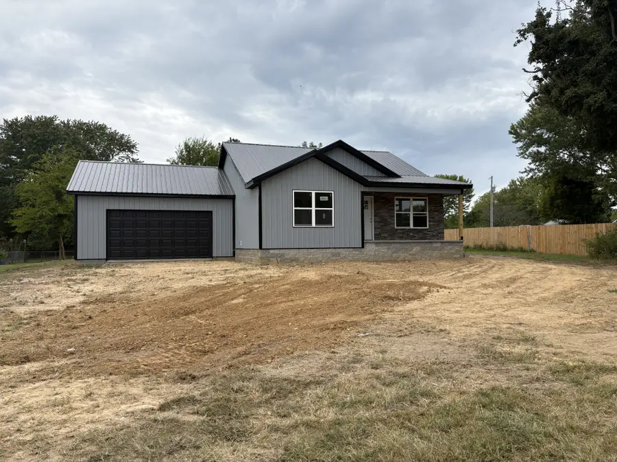 312 Kimmins St, Hohenwald, TN 38462 - Image #2