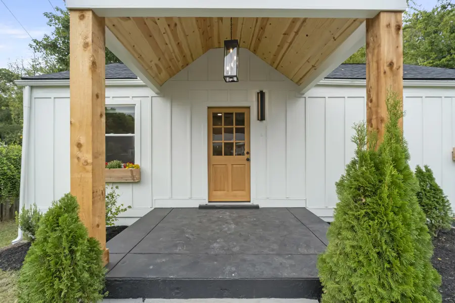 1062 Horseshoe Dr, Nashville, TN 37216 - Image #2