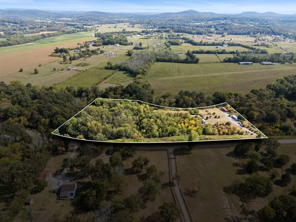 5252 Simmons Bluff Rd, Lebanon, TN 37090 - Image #1