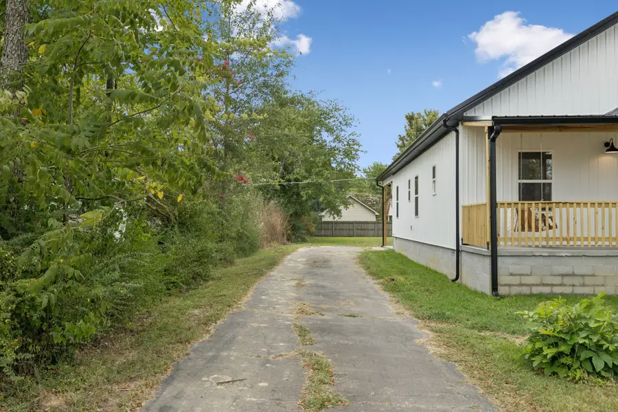 404 W 4th Ave, Hohenwald, TN 38462 - Image #2