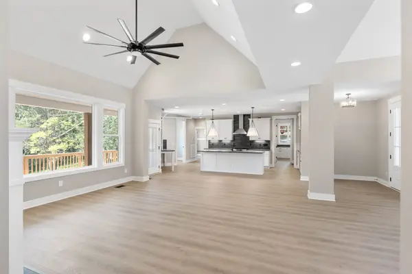 2033 Graceland Dr, Goodlettsville, TN 37072