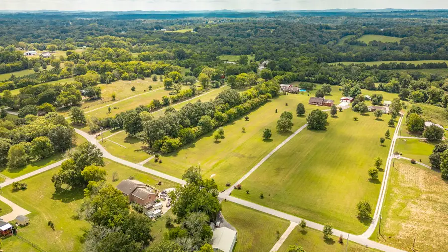 117 E Robertson Rd, Castalian Springs, TN 37031 - Image #2