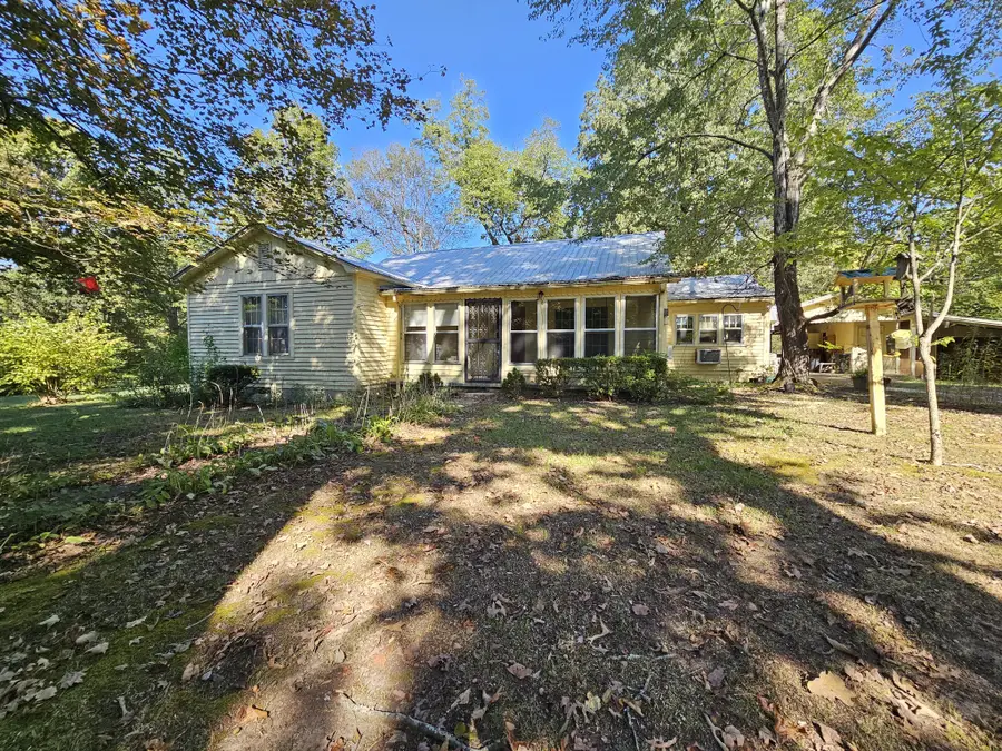 702 E White Oak St, Decaturville, TN 38329 - Image #2