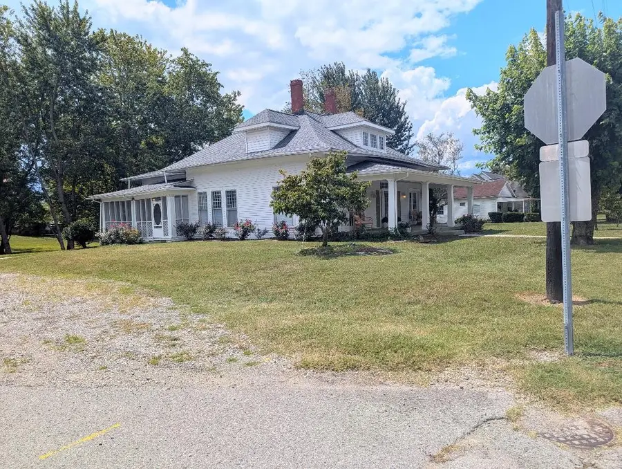 106 N Oak St, Monterey, TN 38574 - #2