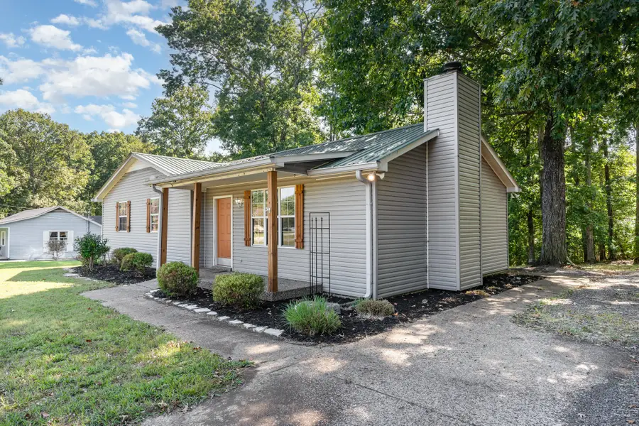 2104 Wolfe Rd, White Bluff, TN 37187 - Image #2