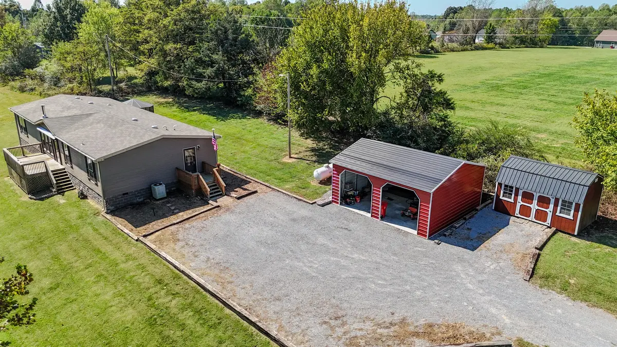 137 Hawkins Rd, Westmoreland, TN 37186 - Image #1