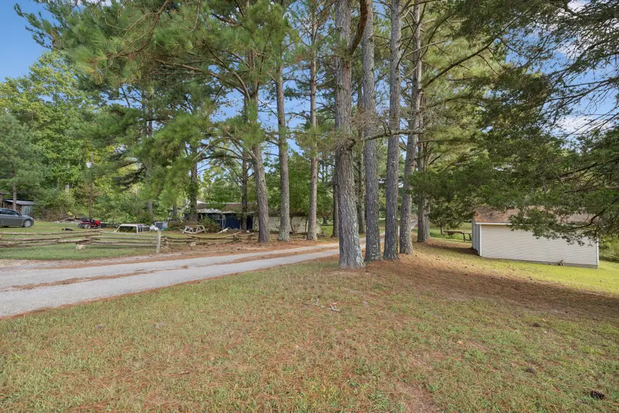 122 Hooper Rd, Hohenwald, TN 38462 - Image #2