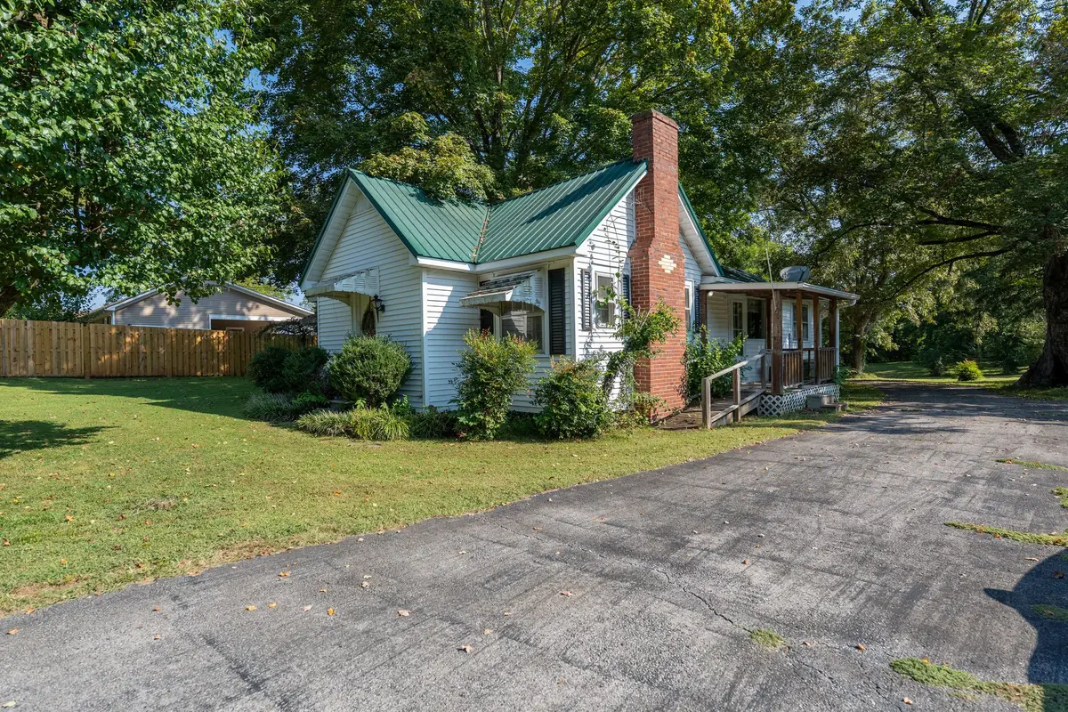 2010 W Gaines St, Lawrenceburg, TN 38464 - Image #1