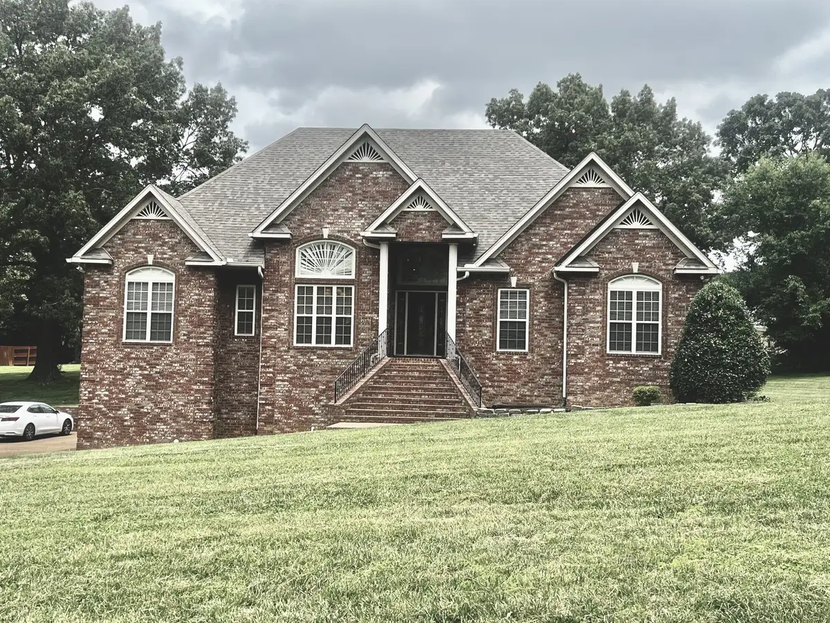 102 Spring View Dr, Cottontown, TN 37048 - Image #1
