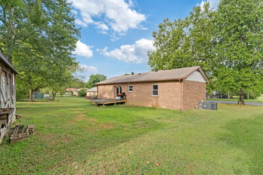 116 Lowell Dr W, Fayetteville, TN 37334 - Image #2