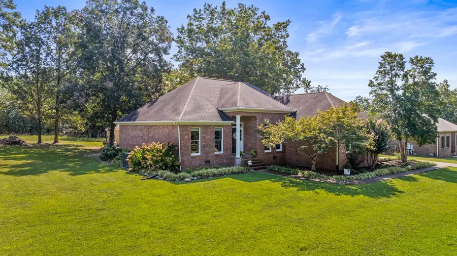 132 Ashton Cir, Fayetteville, TN 37334 - Image #2