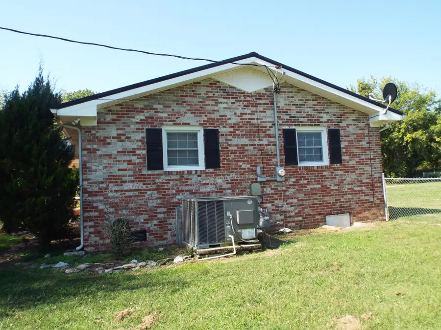 715 Poplar Bluff Rd E, Auburntown, TN 37016 - #3