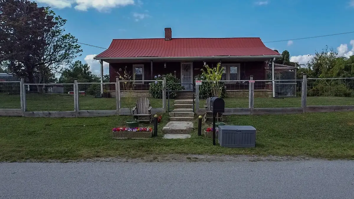 815 Old Mcminnville St, Spencer, TN 38585 - Image #1