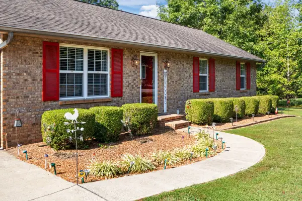 609 Shades Crest Dr, New Johnsonville, TN 37134