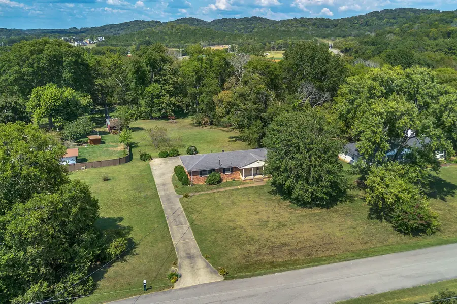 202 Harpeth Hills Dr, Franklin, TN 37069 - Image #2