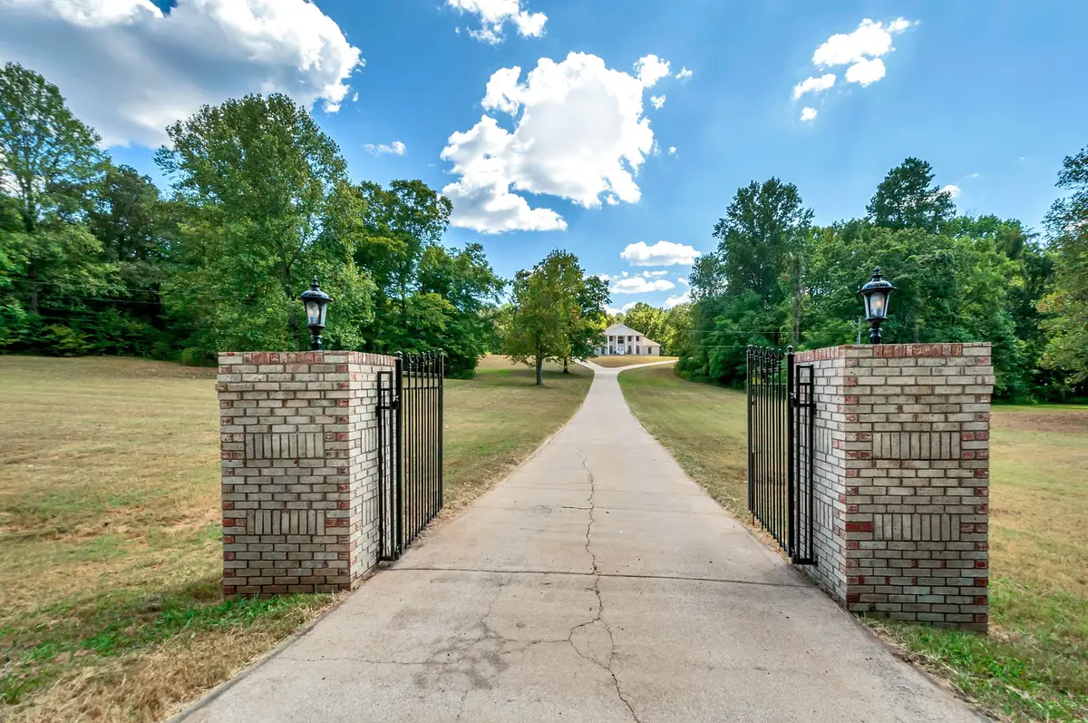 1400 Slaydenwood Rd, Slayden, TN 37165 - Image #1