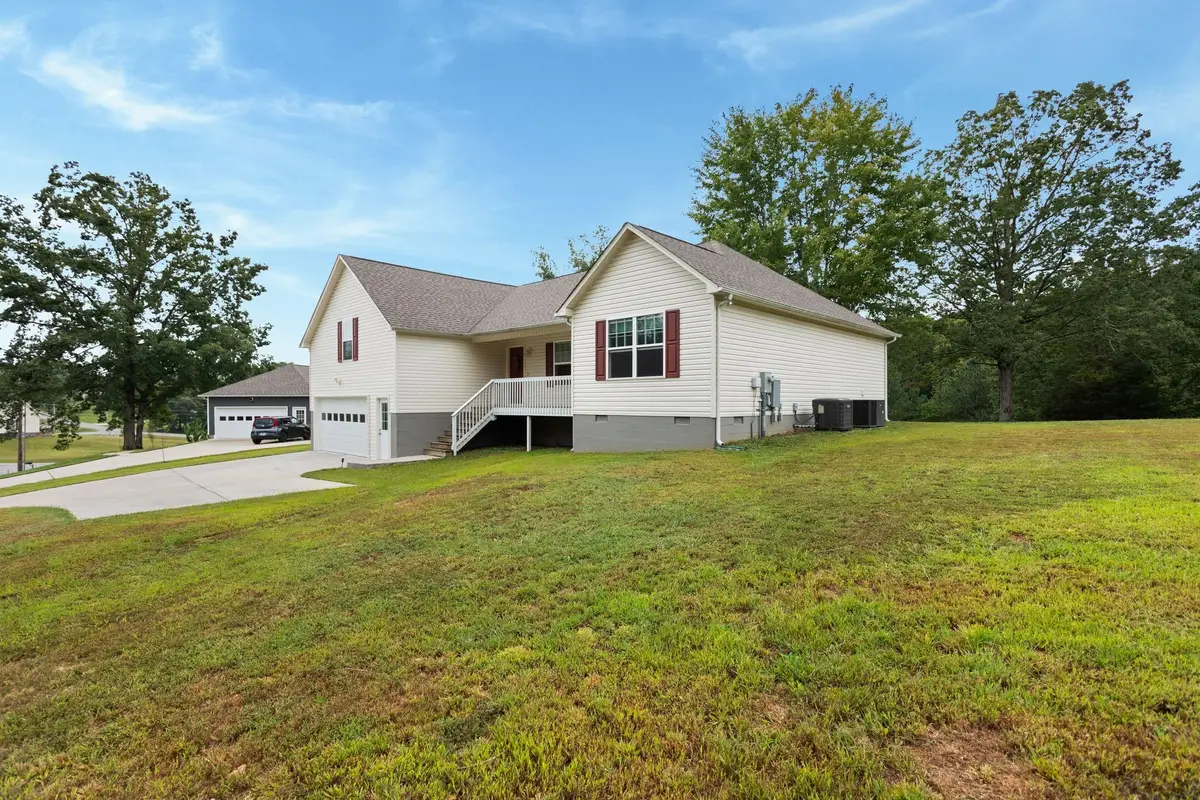 1209 Wesley Ct, Lawrenceburg, TN 38464 - Image #1