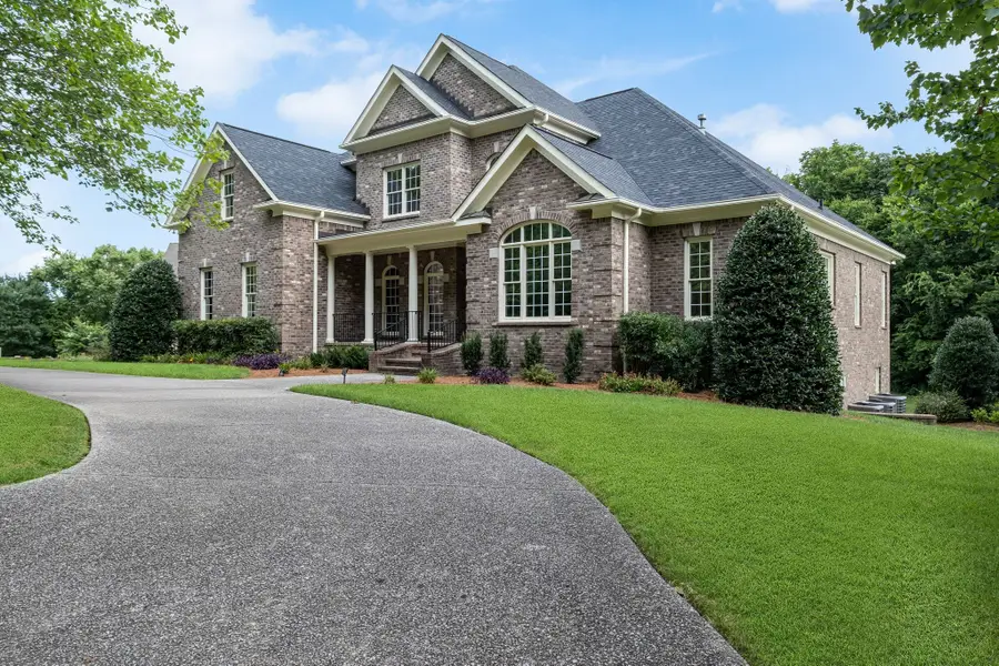 424 Sandcastle Rd, Franklin, TN 37069 - Image #2