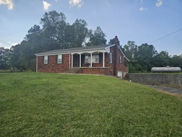 1077 Rock Ave, Palmer, TN 37365