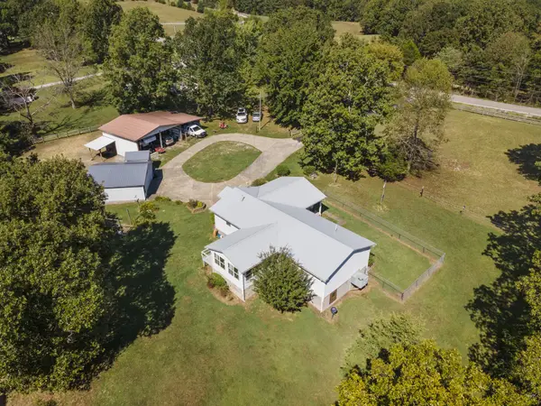 3859 Erin Rd, Mc Ewen, TN 37101