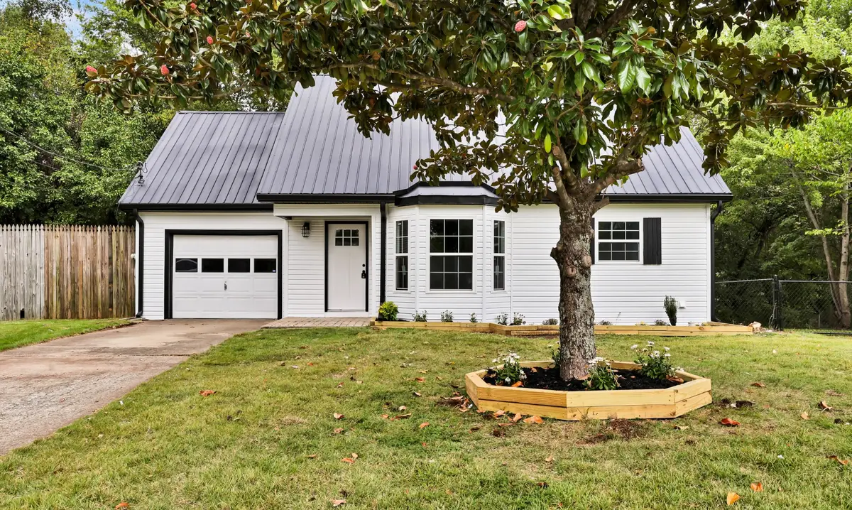 1588 Barrett Dr, Clarksville, TN 37043 - #1