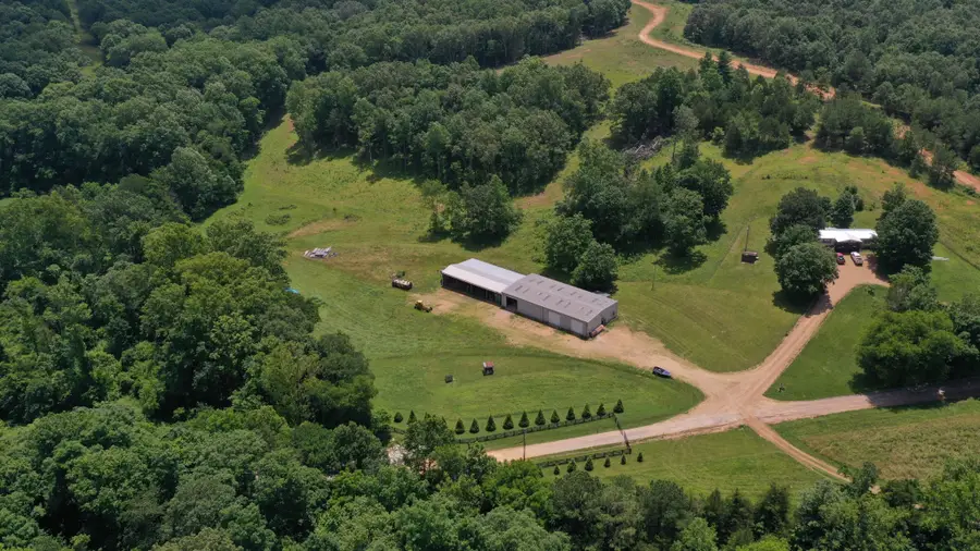 1092 Shoulder Strap Branch Rd, Vanleer, TN 37181 - Image #2