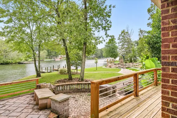 8537 Cherokee Trl, Crossville, TN 38572