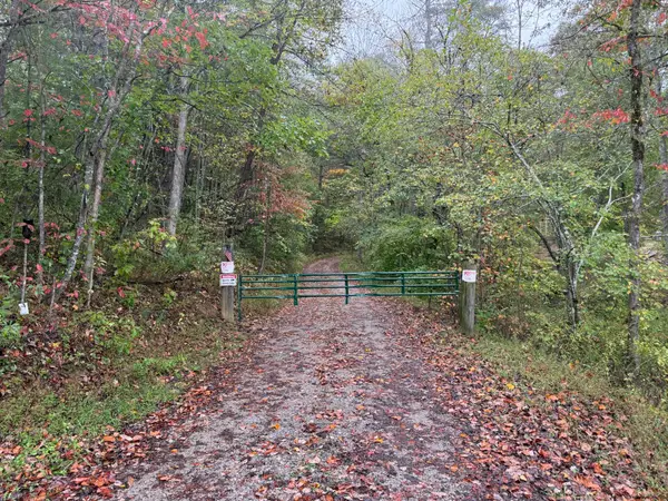 155 Browns Creek Ct, Crossville, TN 38558