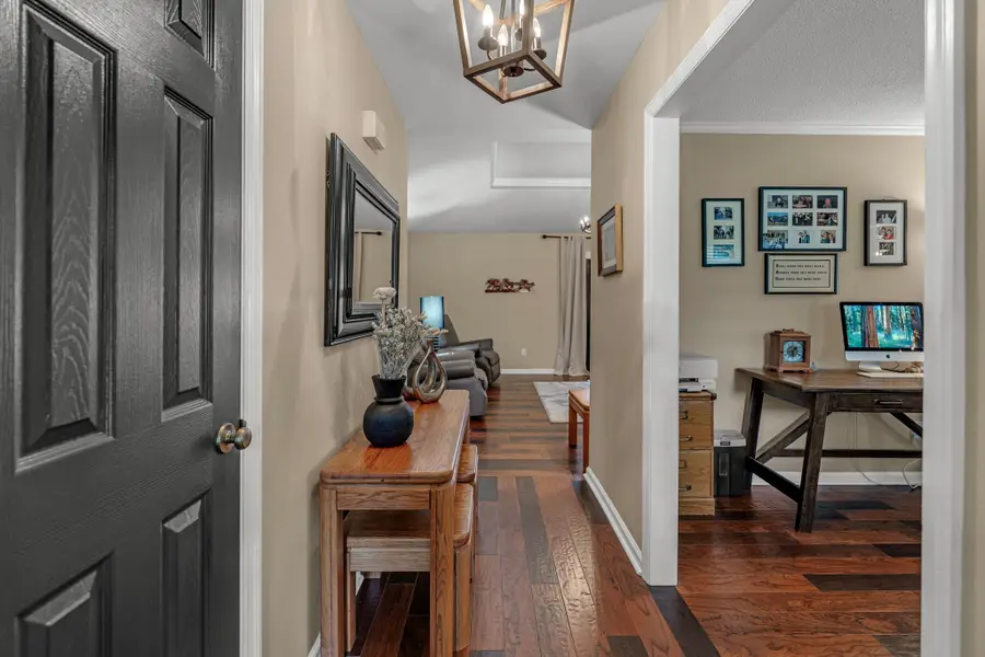 801 Douglas Dr, Lawrenceburg, TN 38464 - Image #3