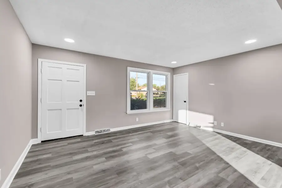 335 Hampshire Dr, Clarksville, TN 37043 - #3