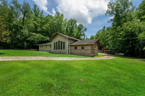 1791 Deer Creek Rd, Linden, TN 37096