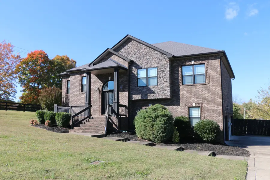 2200 Ellington Gait Dr, Clarksville, TN 37043 - #2