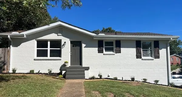 1447 Mccan Dr, Clarksville, TN 37043