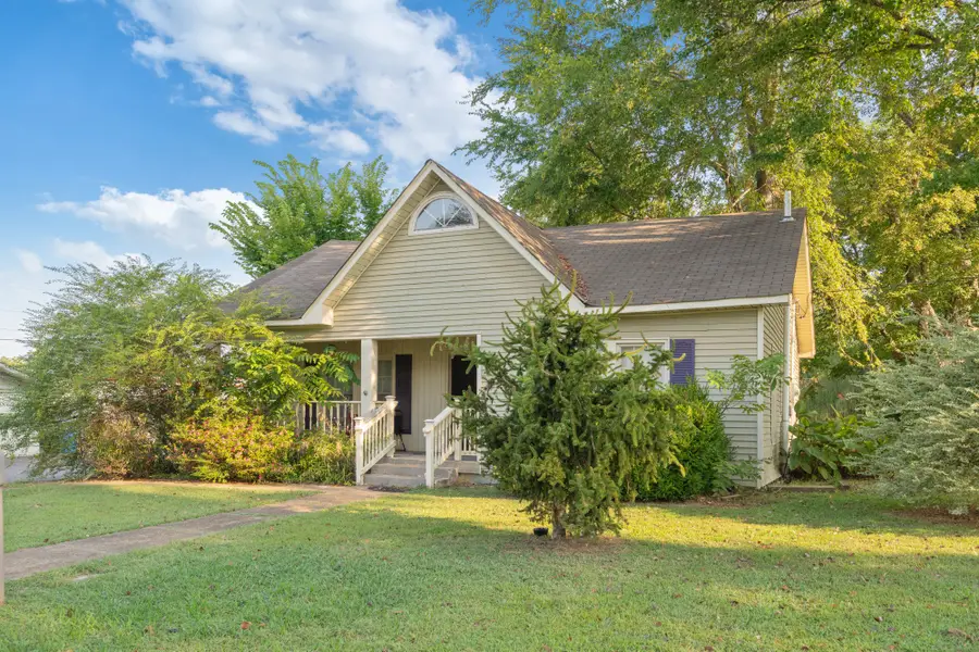 91 E 2nd St E, Parsons, TN 38363 - #2