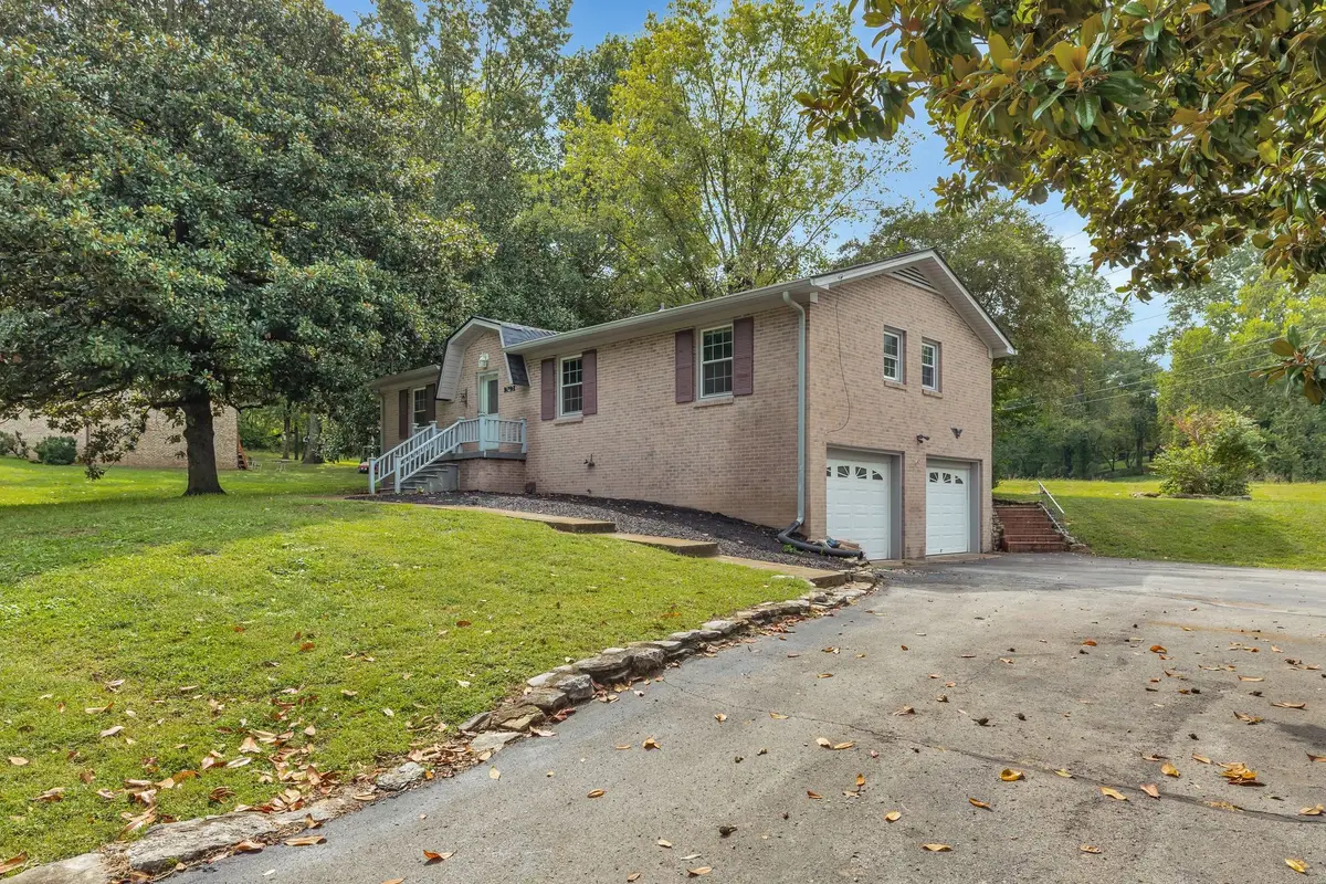 303 Lake Dr, Columbia, TN 38401 - Image #1