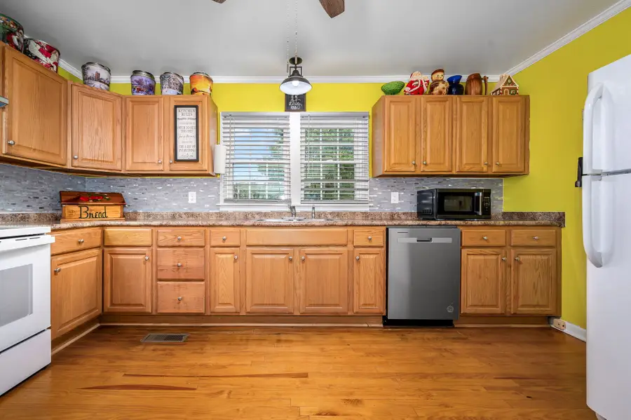 100 Stovall Dr, Huntland, TN 37345 - #2