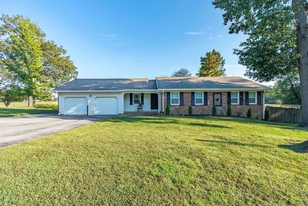 139 S Sunset Cir, Hopkinsville, KY 42240 - #1