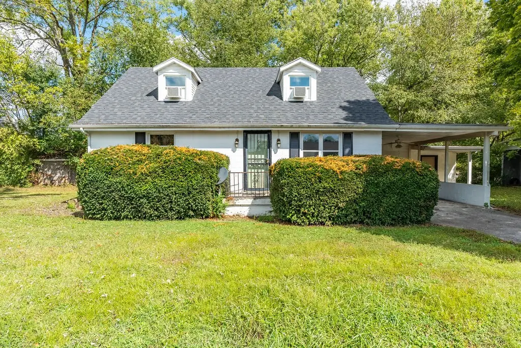 121 Highland School Rd, Hopkinsville, KY 42240 - #1